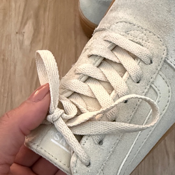Vans Women Beige Suede Sneakers - Picture 9 of 11